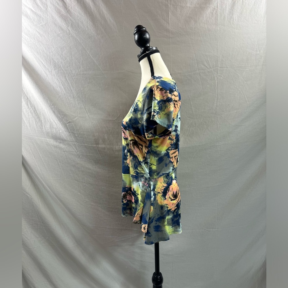 Floral Jersey With Assymetrical Hem - Picture 3 of 4